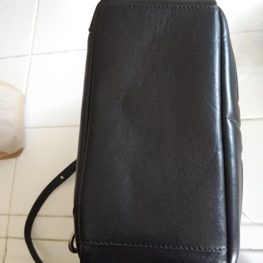 SOLD !!🚨👀Henri Bendel👀🚨 712 backpack - Picture 7 of 8